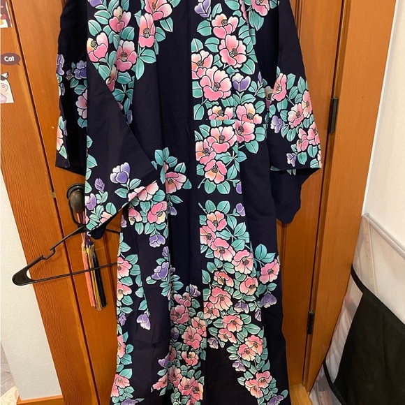 Traditional Japanese Yukata Summer Kimono - Picture 2 of 4